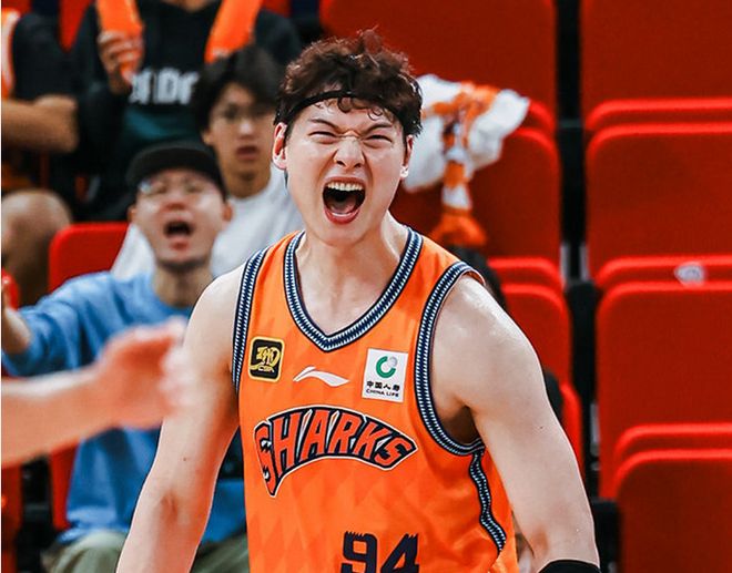 CBA常规赛上海主场大胜山东豪取8连胜