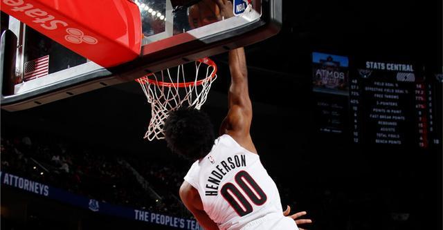 开拓者大胜雄鹿迎两连胜 7人得分上双创佳绩