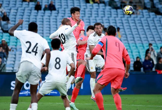 中国男足迎战喀麦隆检验主帅邵佳一战术布局