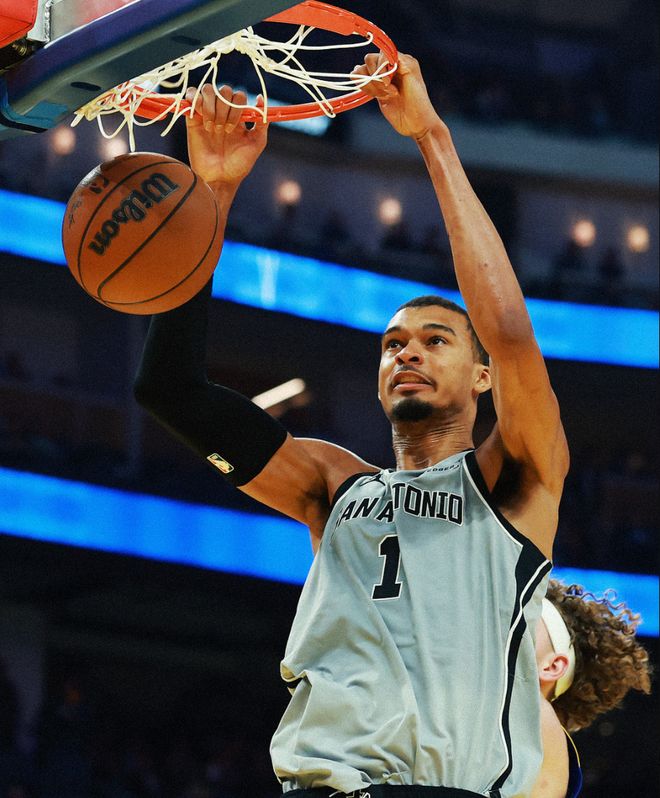 文班亚马狂砍41+18创多项纪录 马刺10连胜掀进攻风