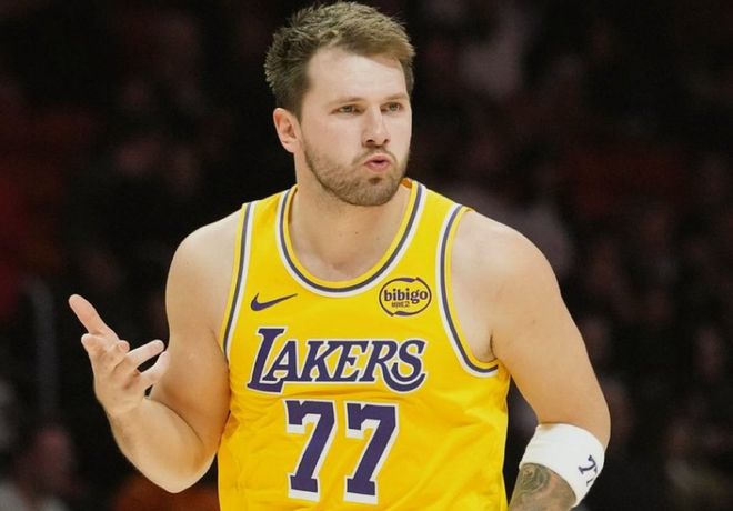 东契奇腿筋伤情升级引关注 复出时间或影响湖人